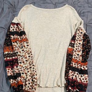 Cute tunic top with pattern on the sleeves